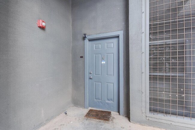Foto del edificio - 2502 Leon St