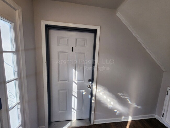 Building Photo - 1651 Line Cir