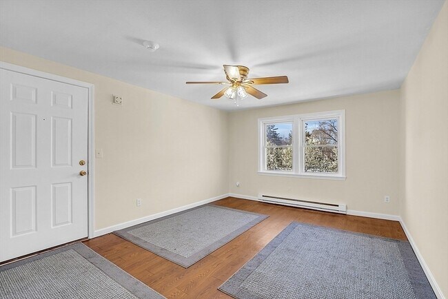 Building Photo - 35 School St