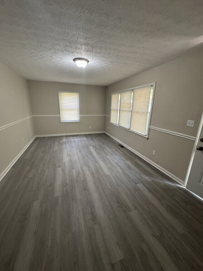 Foto del edificio - "Charming 3-Bed Oasis with 2 Full Baths on Brookview Drive – Your Perfect Talladega Retreat!"