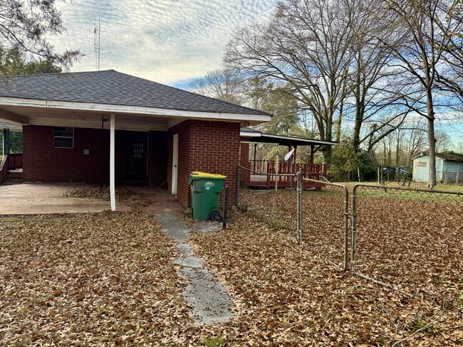 Building Photo - 556 Lamar Dr