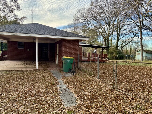 Foto del edificio - 556 Lamar Dr