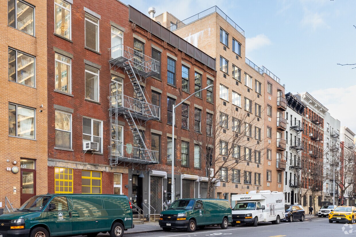 Primary Photo - 428-430 E 10th St
