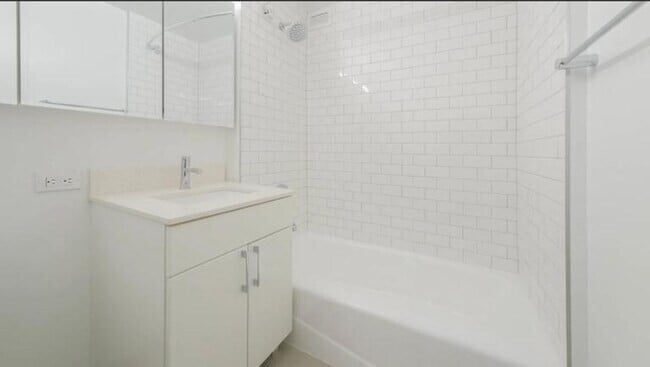 Building Photo - 475 9th Ave