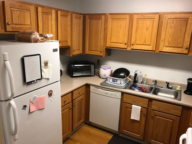 Building Photo - 4 BR/2 BA Apartment in Heart of Athens