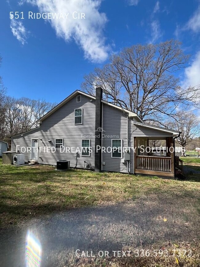 Building Photo - 551 Ridgeway Cir