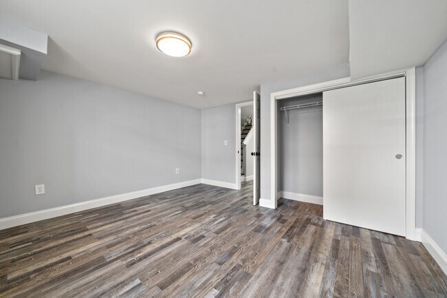 Foto del edificio - 3323 E Baltimore St
