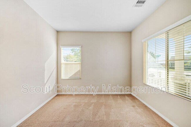 Foto del edificio - 31994 Rouge Ln