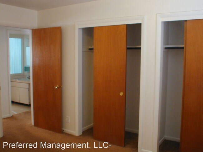 Building Photo - 601 Shoshoni St