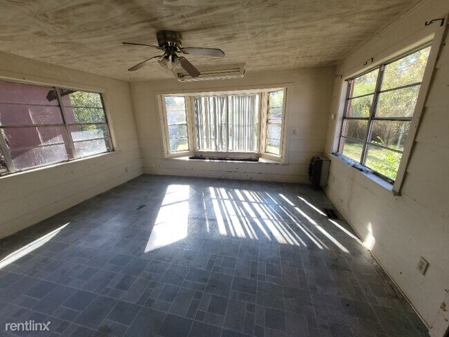 Foto del edificio - 3 br, 2 bath House - 643 W 75th St