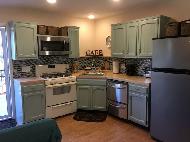 Foto del edificio - 20854 1/2 Oak Pass Ave