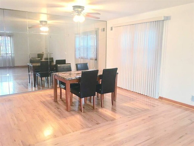 Building Photo - 89 W 28th St