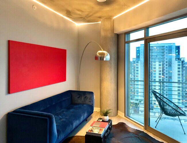 Living room - 801 Ash St