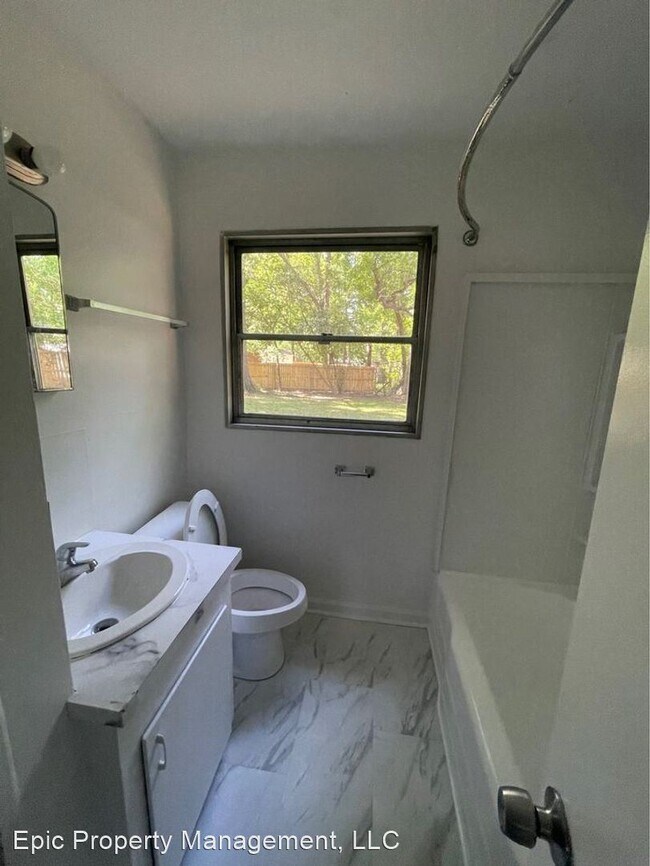 Foto del edificio - 3 br, 2 bath House - 922 King Richard Dr