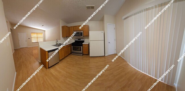 Foto del edificio - COMING SOON! Nice 3 Bedroom, 1.5 Bathroom, 2 Car Garage and 1,070 Sq Ft. Home.