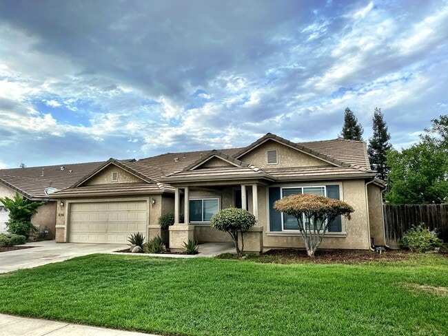 Building Photo - 636 W James Ct
