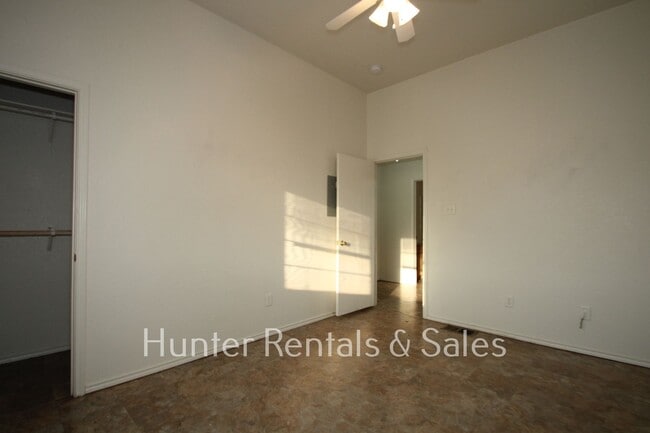 Foto del edificio - Summer Move In!!!