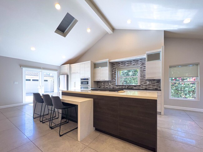 Foto del edificio - 15424 Camarillo St