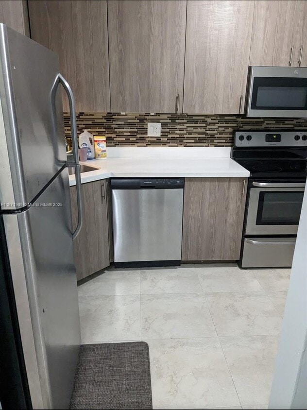 Foto principal - 7480 NW 17th St