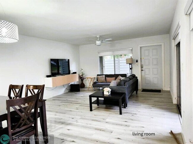 Foto del edificio - 575 NW 98th Ave