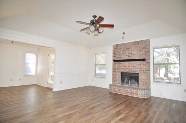 Building Photo - COMING SOON/VIEW NOW - Beautiful Euless Home in GCISD – Updated & Move-In Ready!