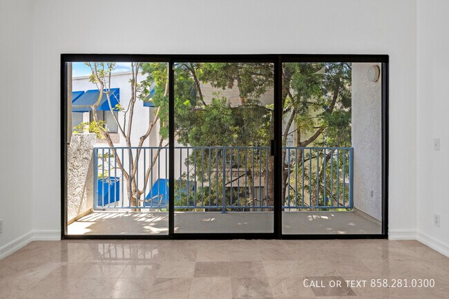 Foto del edificio - 8324 Regents Rd