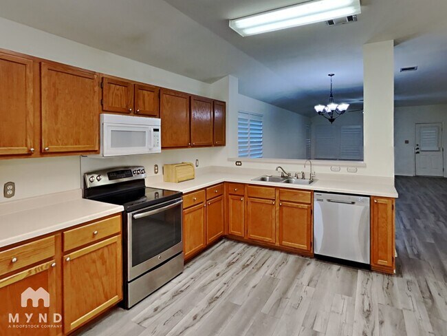 Foto del edificio - 4611 Echo Lake Dr