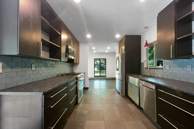Foto del edificio - 2645 Hickory Ct