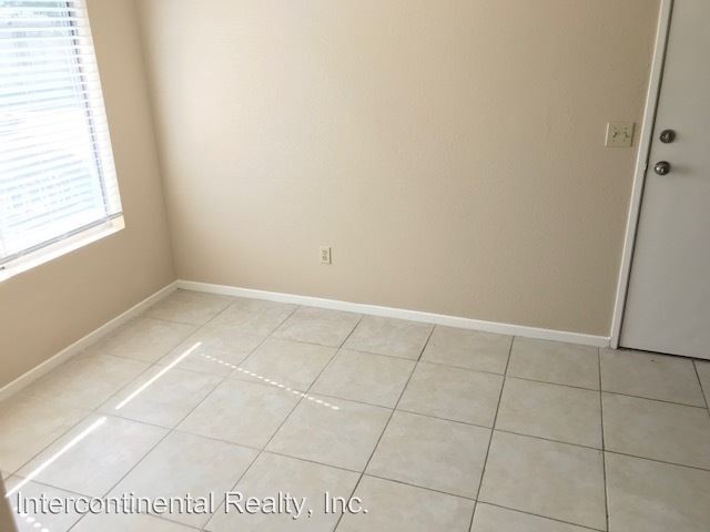 Building Photo - 3106 Brookside Dr