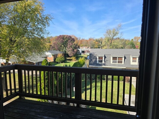 Building Photo - 800 Thomas Ct