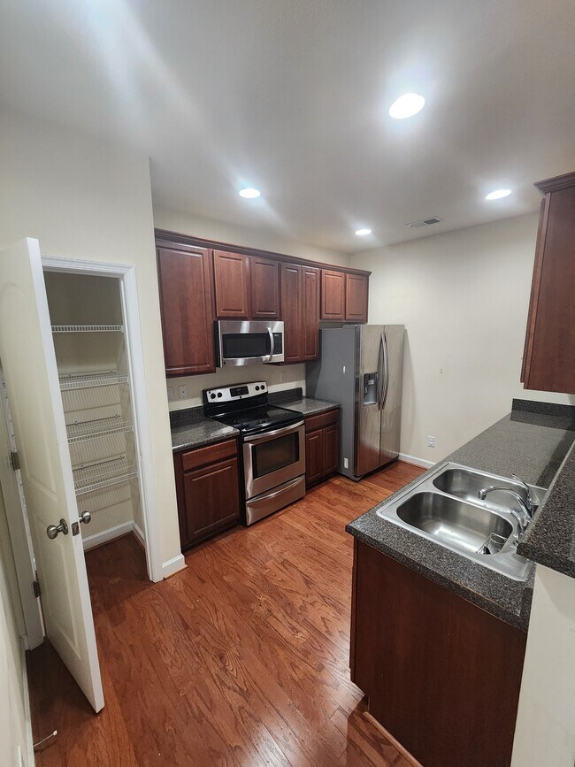 Building Photo - 507 Nesbit Dr