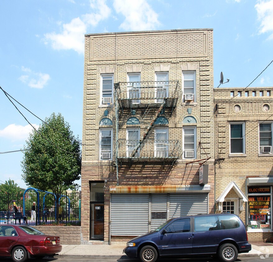 Building Photo - 2306 Central Ave
