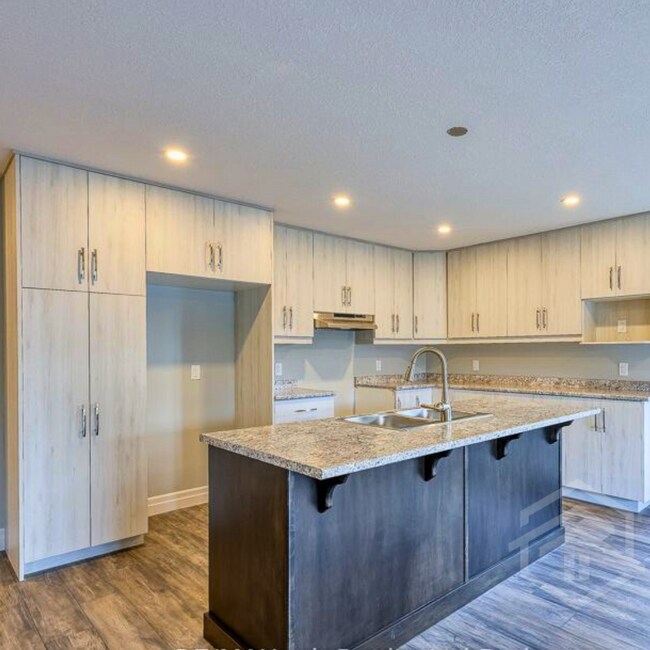 Photo du bâtiment - 2-Bedroom House available in Norwich!!