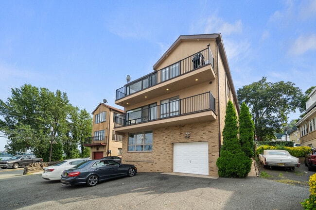 Building Photo - 9 Sterling Pl
