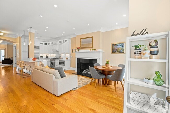 Building Photo - 322 Tappan St