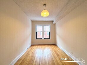 Building Photo - 3519 N Racine Ave