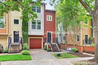 Building Photo - 2114 NE Sheffield Ave