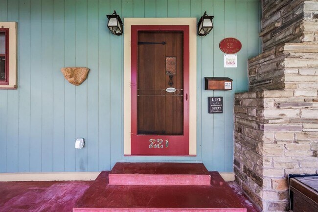 Foto del edificio - 221 Park Ln