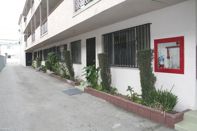 Foto del edificio - 2666 Ellendale Pl