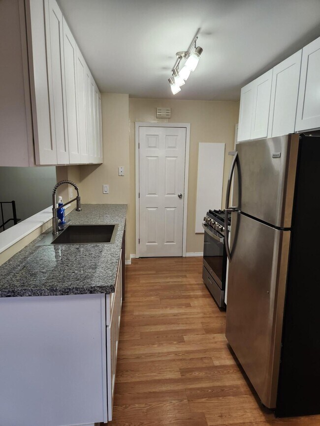 Kitchen - 23707 Stonehenge Blvd