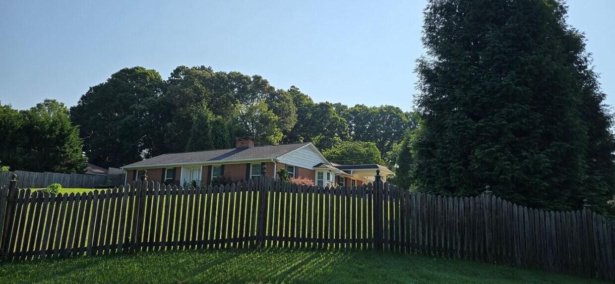 Primary Photo - Classic Brick Ranch in Pfafftown