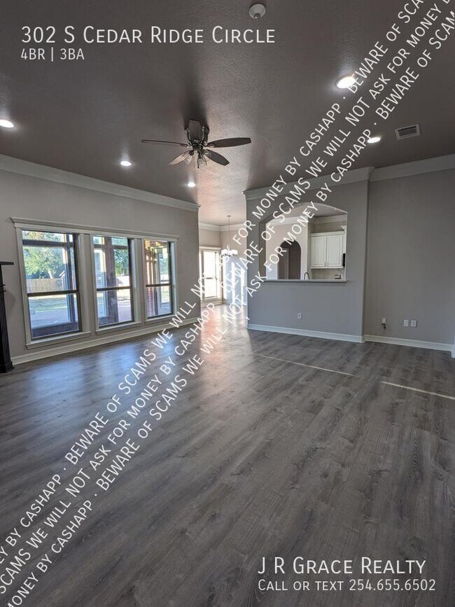 Building Photo - 302 S Cedar Ridge Cir