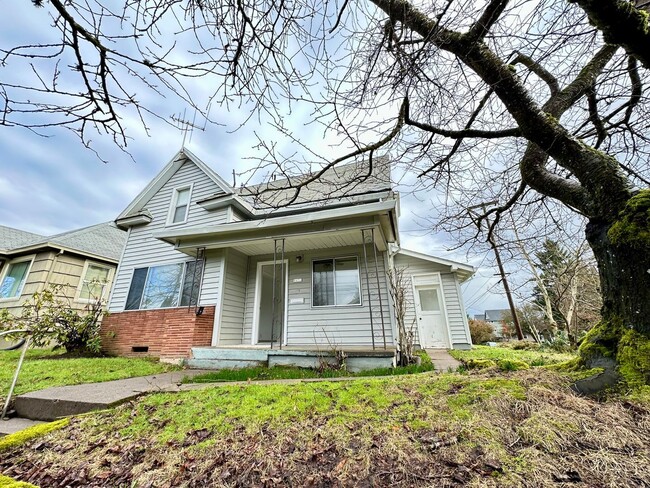 Foto del edificio - Charming 3 Bedroom, 2 Bath Home in Sellwood for rent!