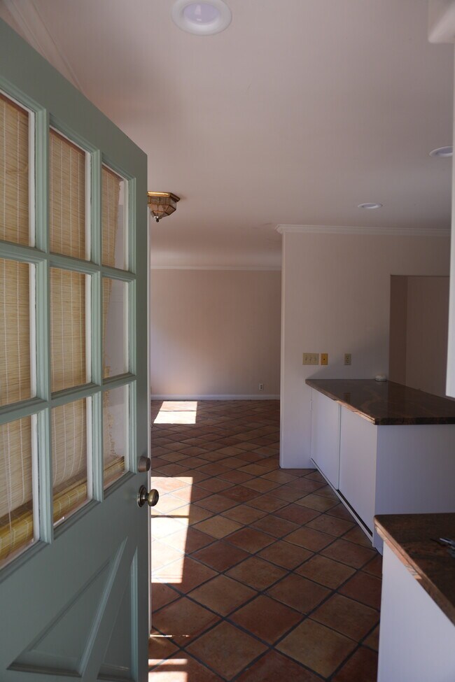 Entry - 409 Old Coast Hwy