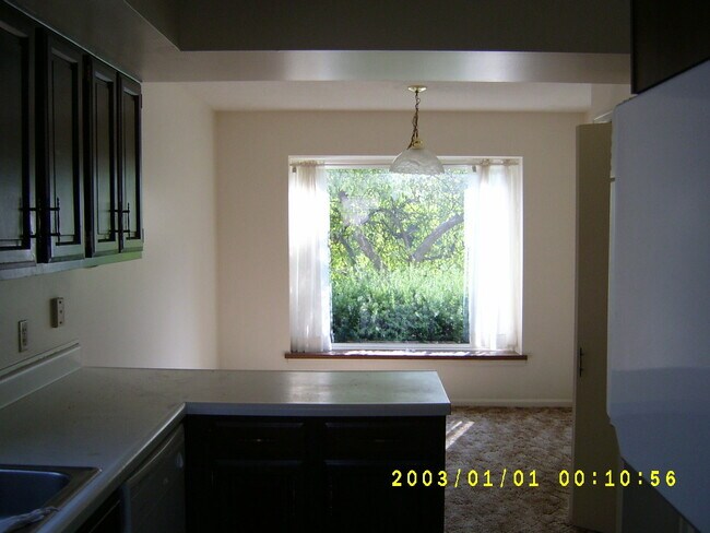 Breakfast Room - 5745 Summit St