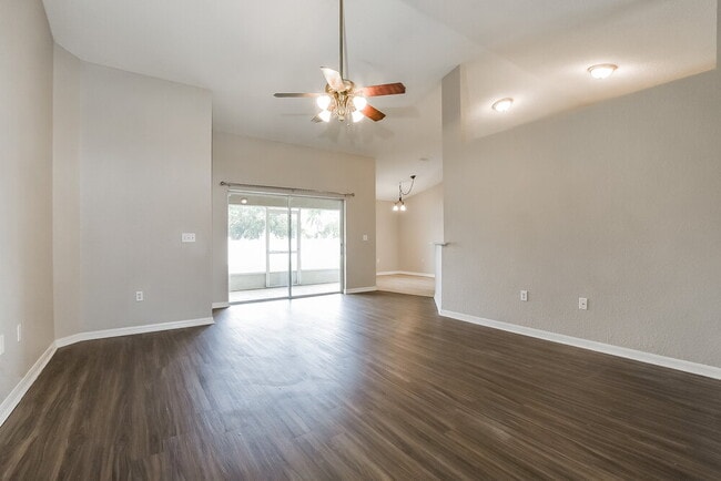 Building Photo - 7134 Summit Dr