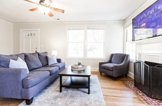 Building Photo - 1406 W King Ave