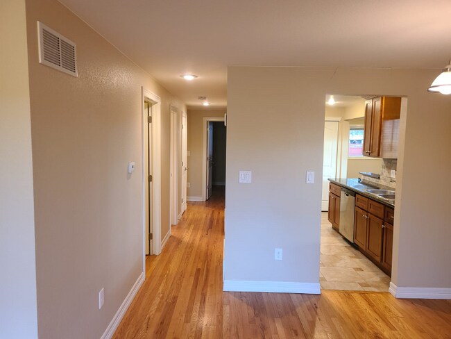 Foto del edificio - 6110 Everett St
