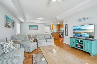 Building Photo - 7 F St