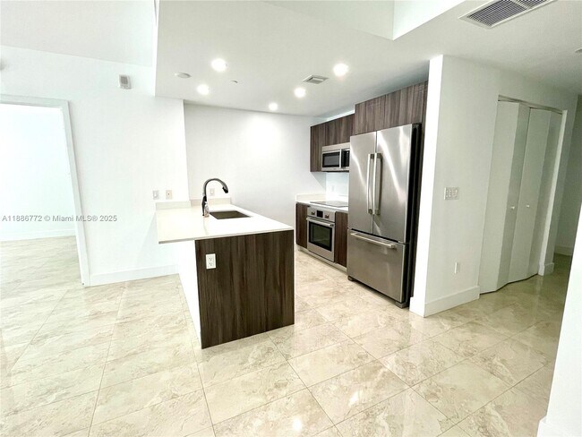 Foto del edificio - 488 NE 18th St
